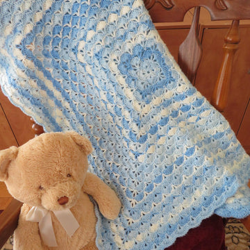 Shells and Cream Baby Blanket – Easy Center‑Out Crochet Pattern (DK Weight)