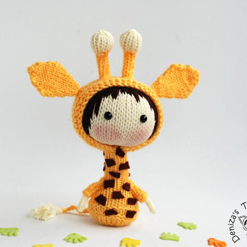 Small Giraffe Doll. Tanoshi series toy.