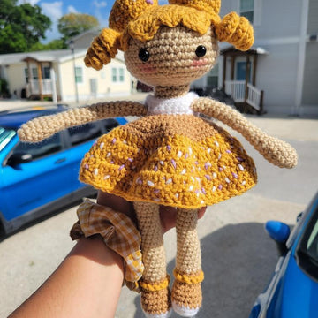 Dessert girl (amigurumi doll)