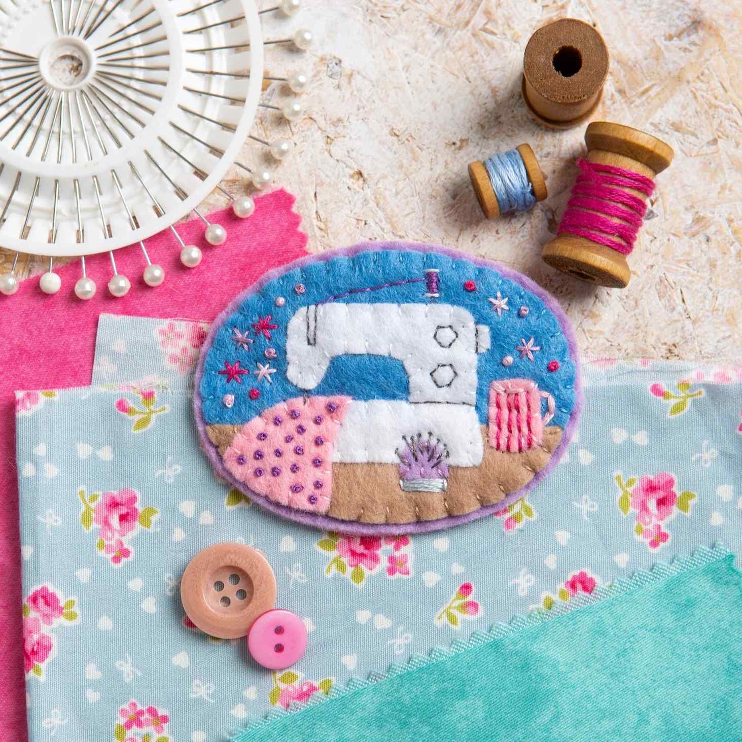 Hawthorn Handmade Sewing Machine Felt Craft Brooch Kit - 8cm