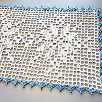 Snowflake Table Runner