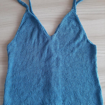Joy - V-neck summer top with buttons