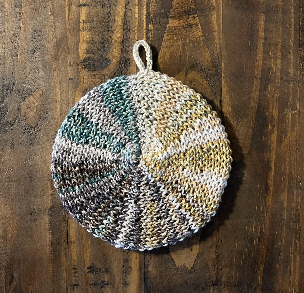 Magic Circle Hot Pad -- a loom knit pattern