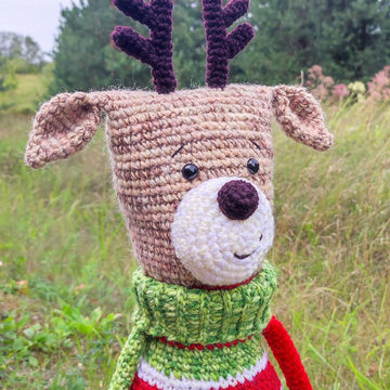 Scrap yarn Christmas Deer