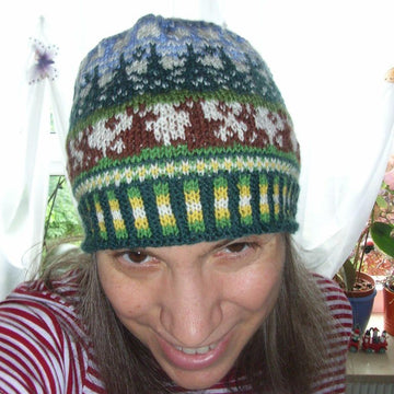 Roe deers in the grass beanie