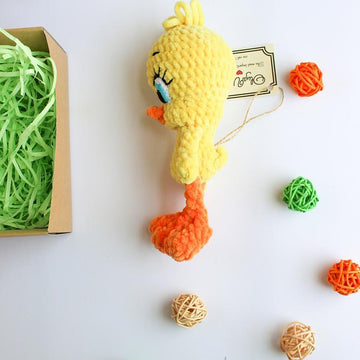 Tweety Canary bird pattern (PDF + 2 videos of how to make the eyes and the hair)