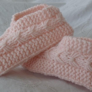 Easy to Knit Bow Slippers