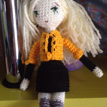 Blonde Girl amigurumi