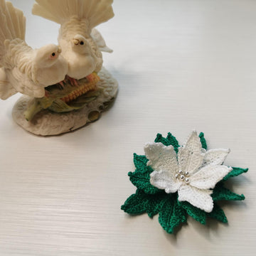 Christmas Poinsettia white flower pattern