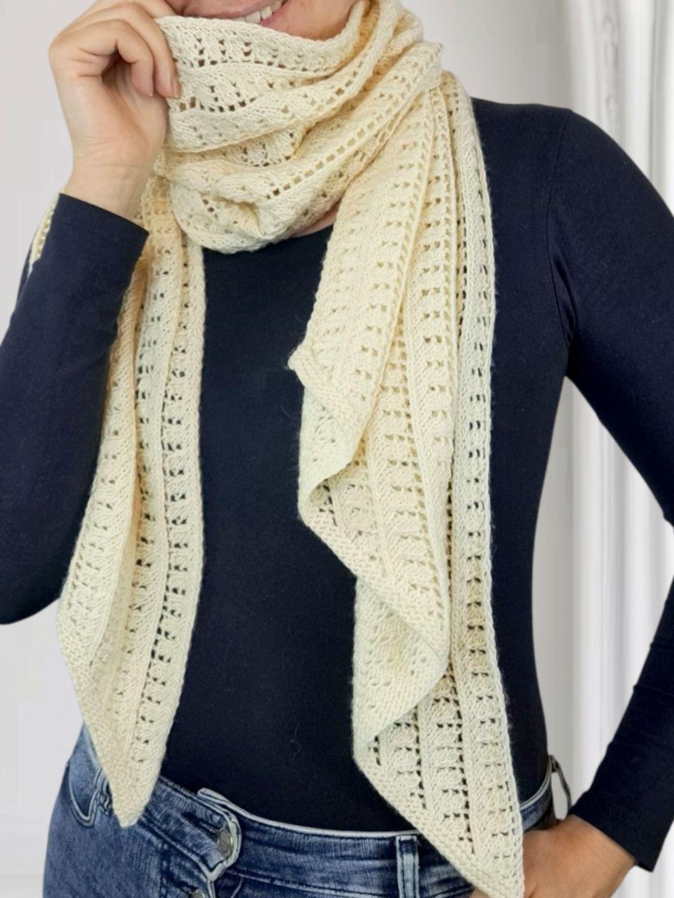 Diagonal elegant scarf