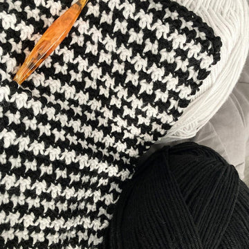 Monochrome Houndstooth Throw