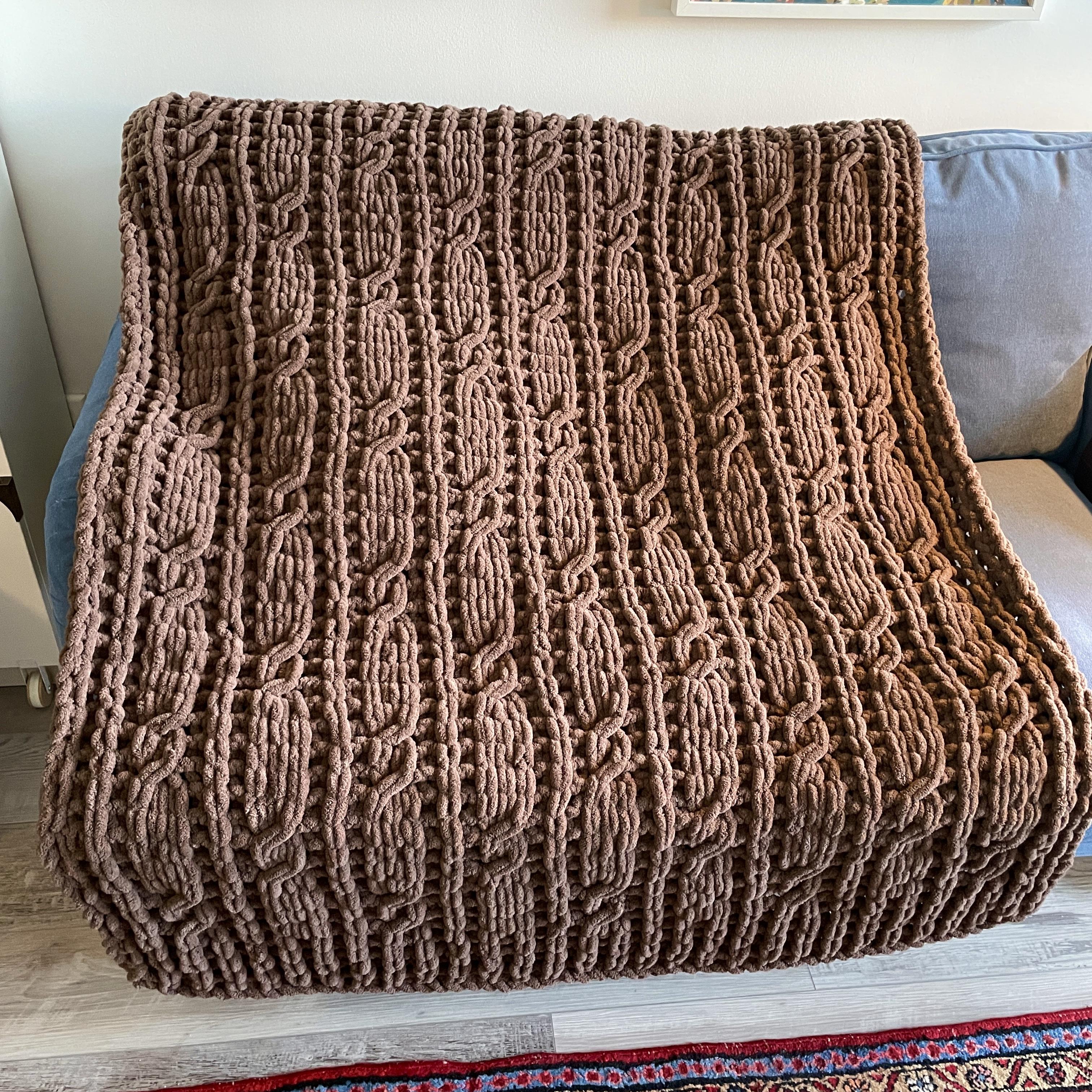 Buttonhole Cable Blanket