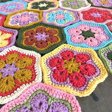 Dainty African Flower Motif