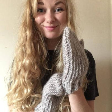 The 2 in 1 Sawyer Wristwarmer and Mittens