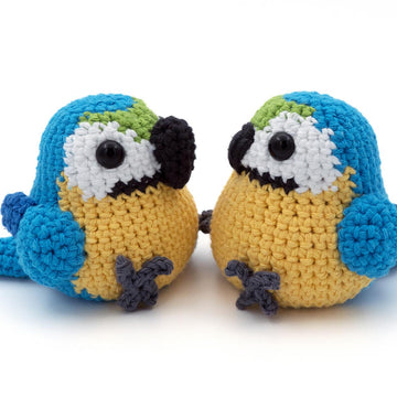 Amigurumi Blue and Gold Macaw