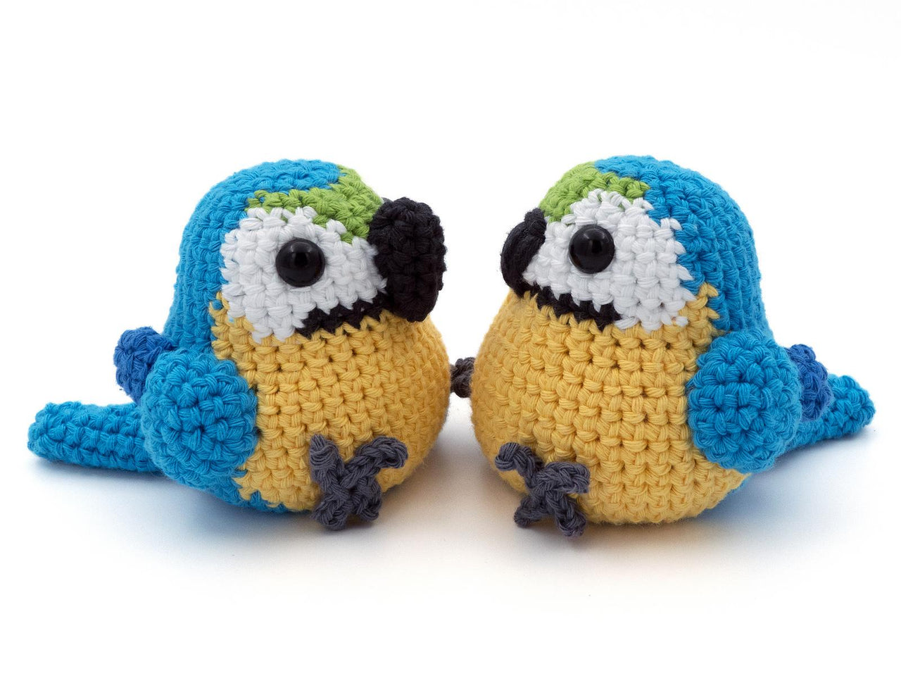 Amigurumi Blue and Gold Macaw
