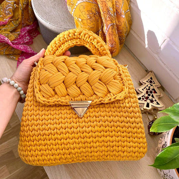 Crochet Handbag Pattern, Easy T-Shirt Yarn Purse