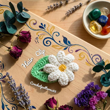 Chamomile hair clip English-US