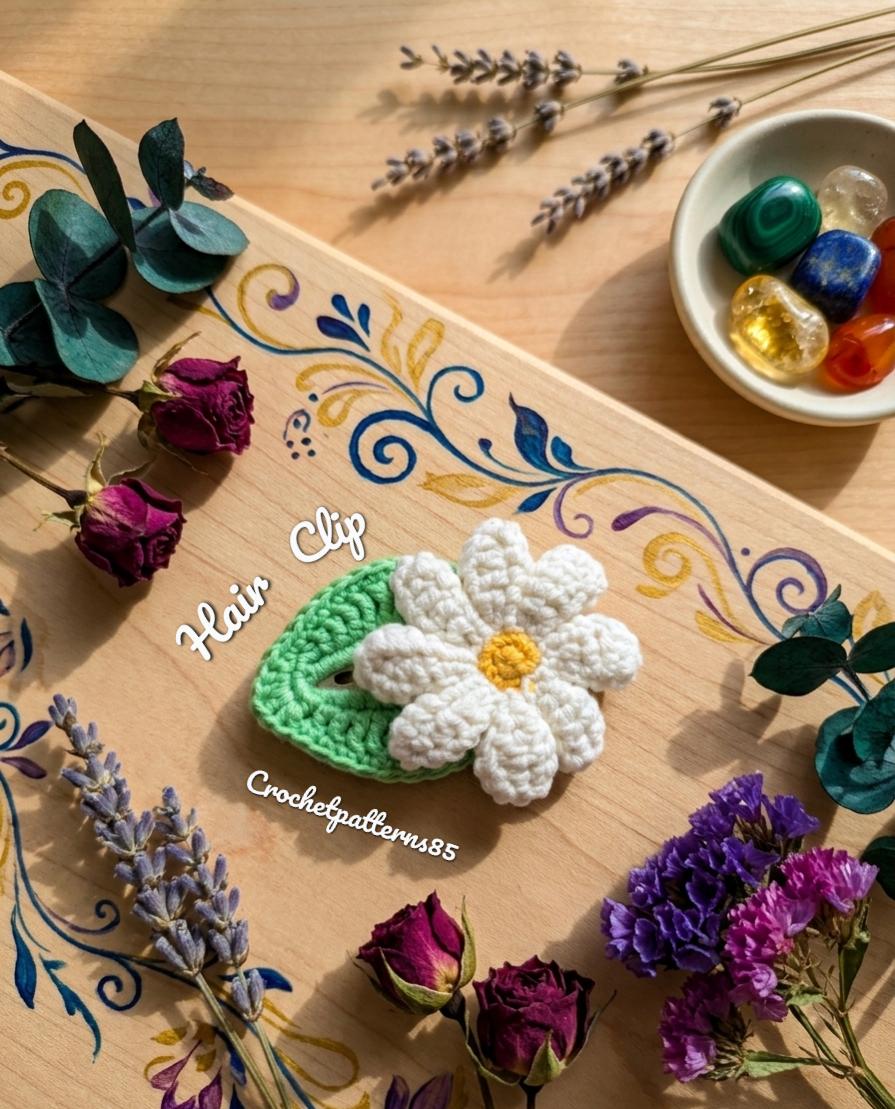 Chamomile hair clip English-US
