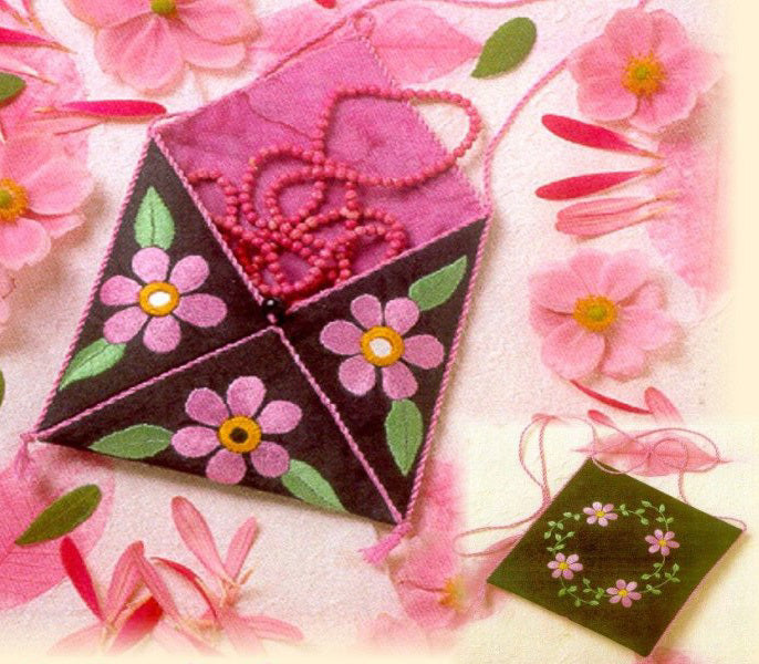 Rajmahal Shisha Daisy Purse Embroidery Kit - 20 x 20 cm