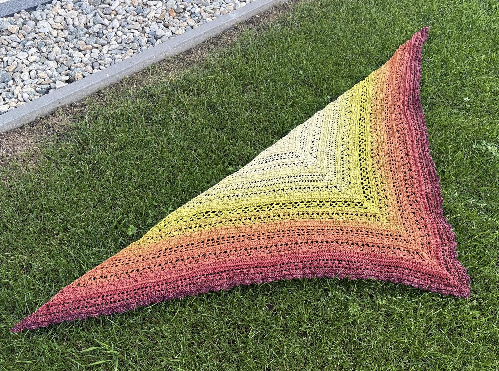 Triangular Scarf "Tiasa"