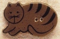 Mill Hill Button 43014L - Brown Cat Laying Down (Left)
