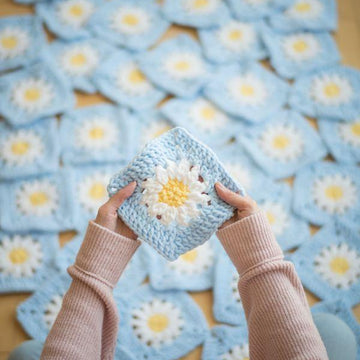 Plush Daisy Blanket