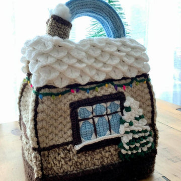‘Cosy Christmas Cottage’ Crochet Handbag