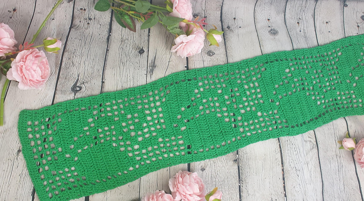 Autumn leaf table runner