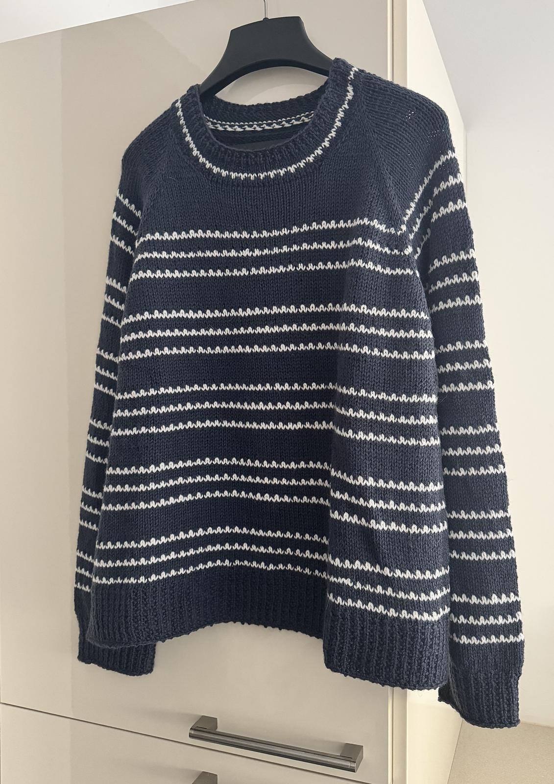Sweater NINETEEN
