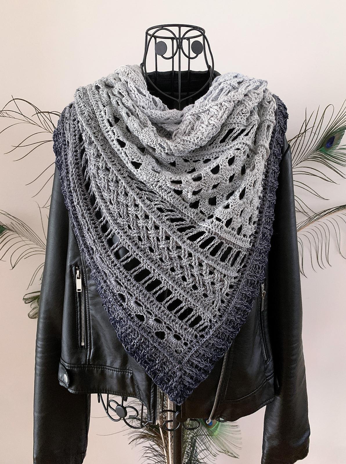 Triangular Scarf "Endeis"