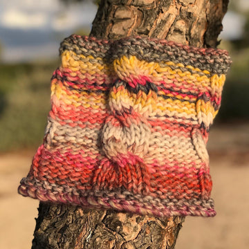 Cabled snood for kids in french, spanish, english