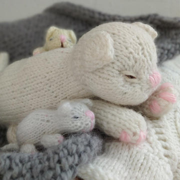 Cat and little kittens -KITTEN knitting pattern