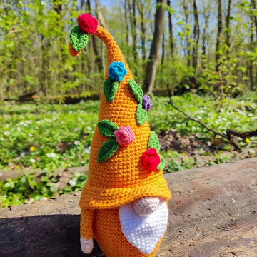 Gnome with roses