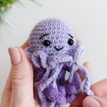 Jellyfish crochet pattern, small amigurumi sea creature pattern