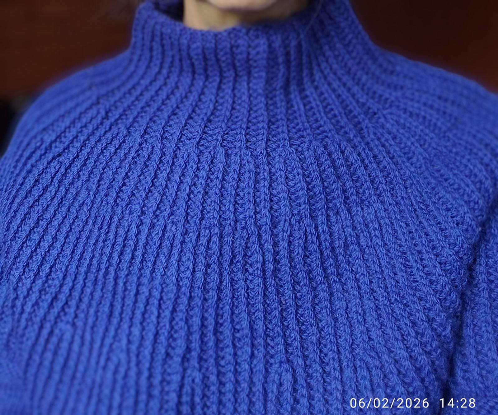 Aurora Pullover