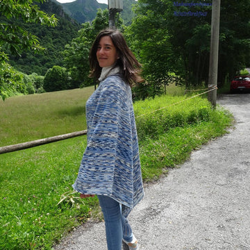 Macchie blu su lana mélange