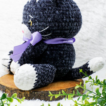 Fluffy cat amigurumi crochet doll pattern