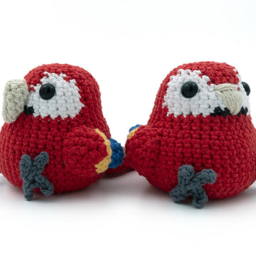 Amigurumi Scarlet Macaw