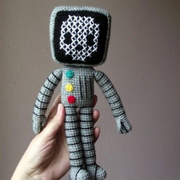 Roger the amigurumi robot