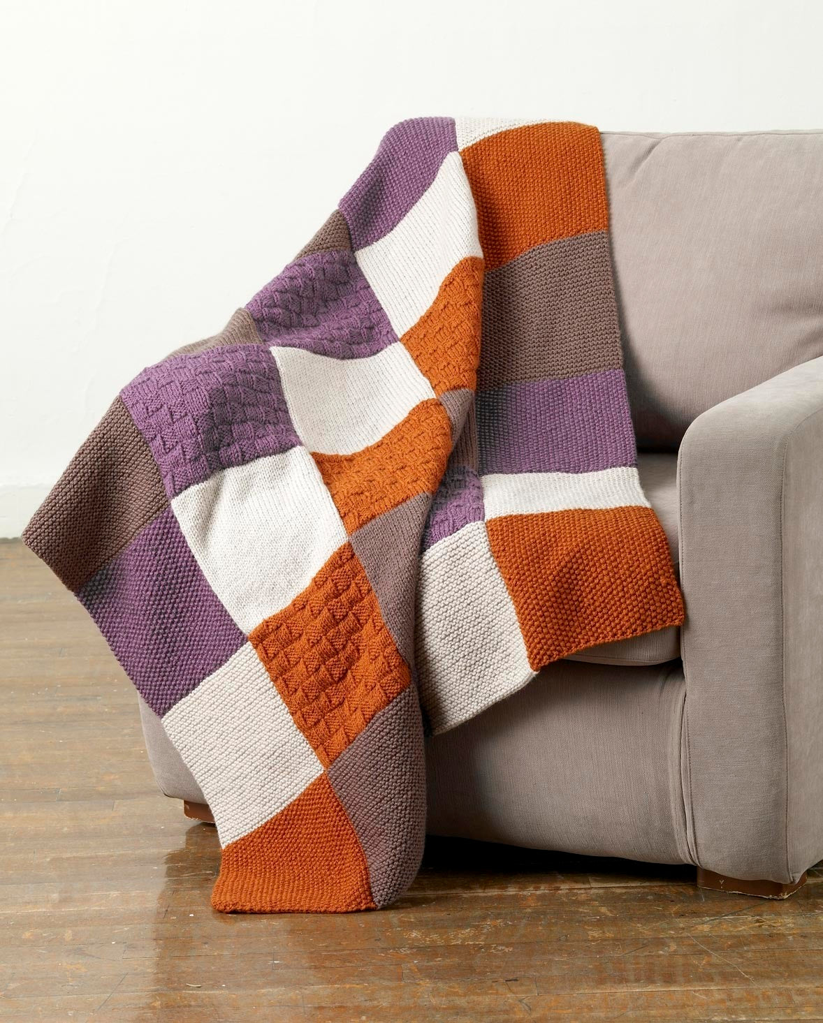 Flagg Court Afghan in Lion Brand Vanna's Choice - 90093AD