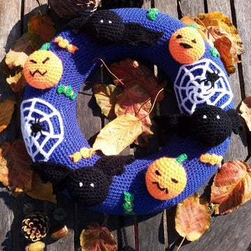 Crochet halloween wreath and bunting