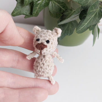Crochet bear pattern, tiny amigurumi bear, minimum sew crochet pattern
