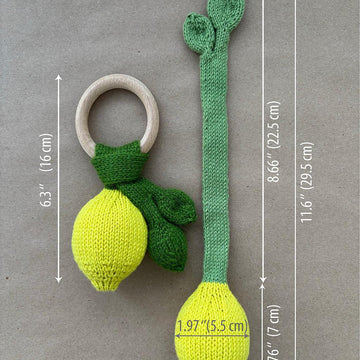 Knitted lemon rattle