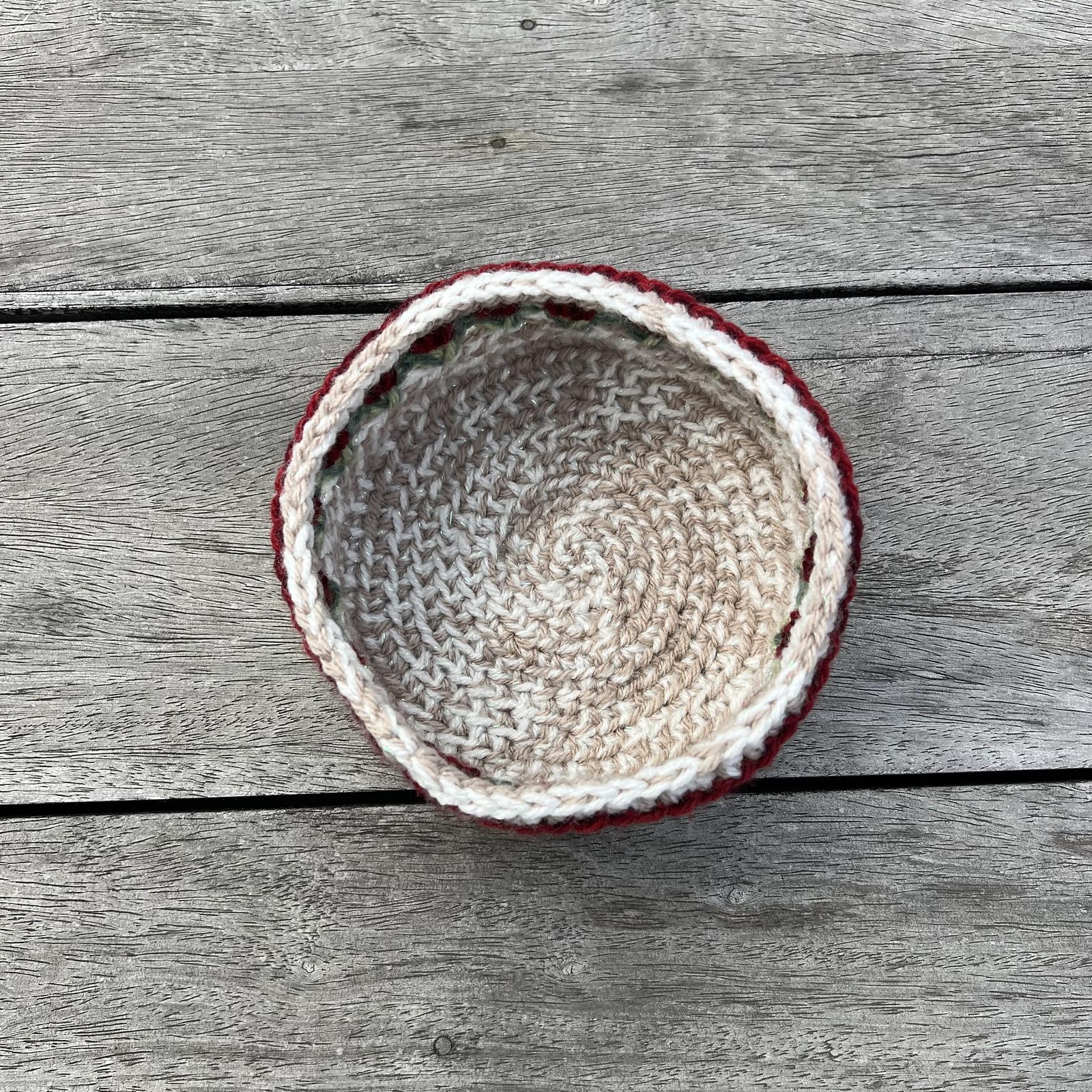 Round Tulip Basket