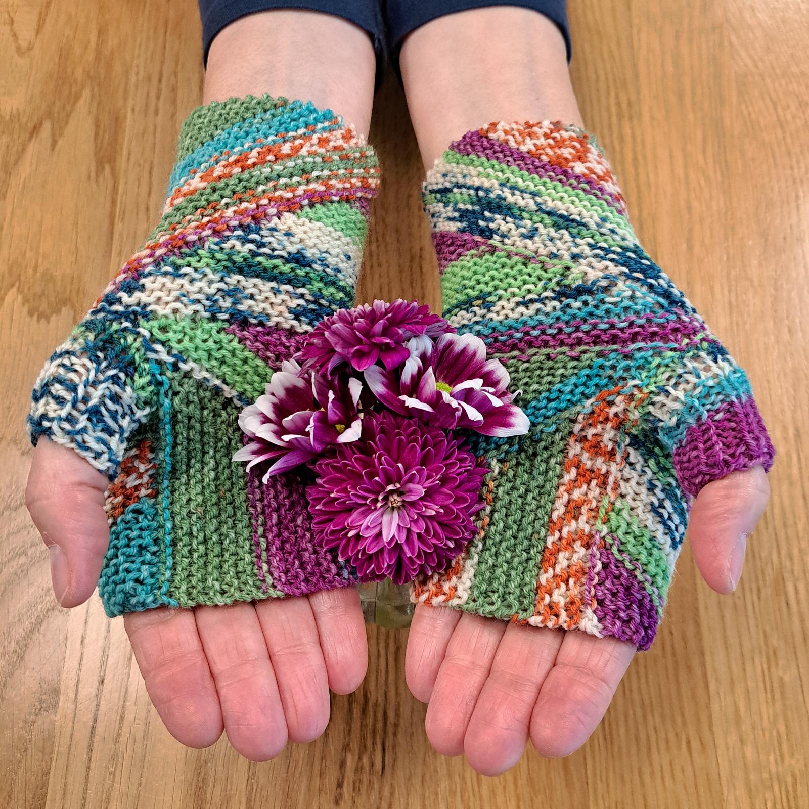 Windrädchen Fingerless Gloves