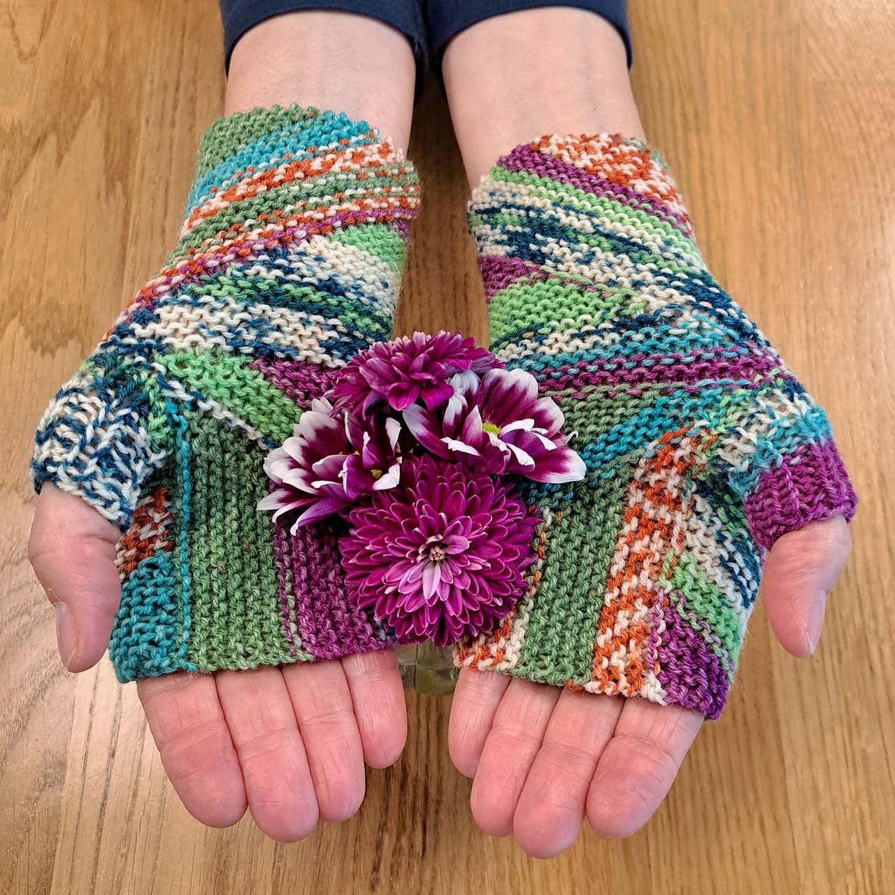 Windrädchen Fingerless Gloves