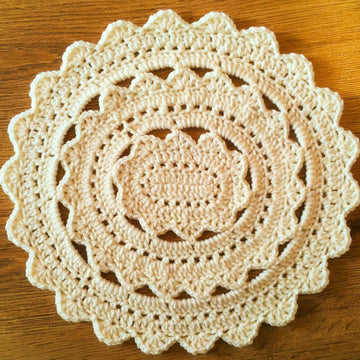 Oval placemat by HueLaVive