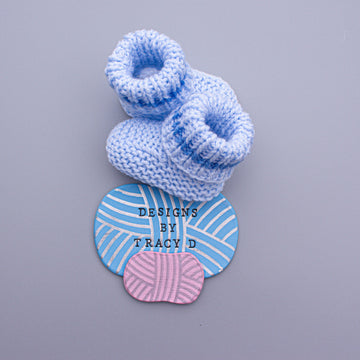 Max Unisex Cardigan, Hats, Mitts & Booties 18 inch chest size.