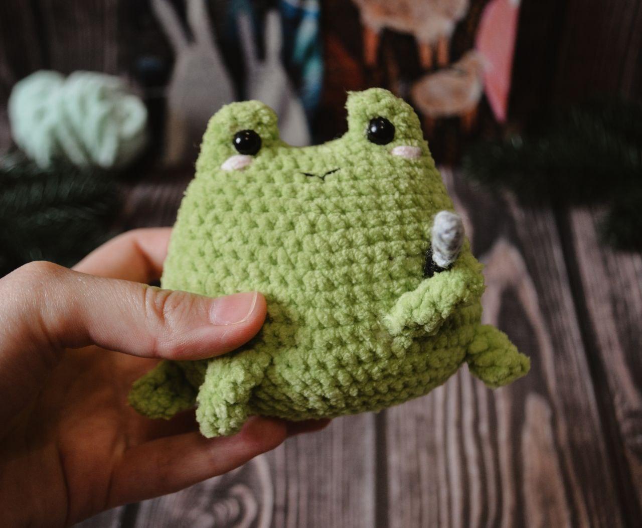 Plush meme knife frog